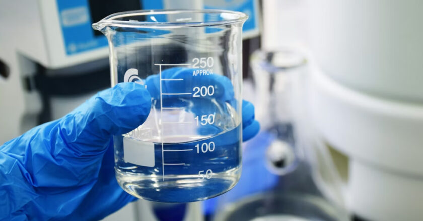 El sector químico español proyecta una inversión de 10.000 millones de euros hasta 2030 para liderar la producción de polímeros circulares y materiales avanzados